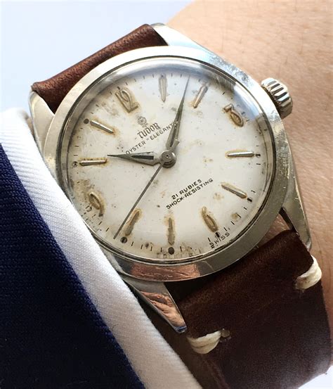 Vintage Tudor Elegante 